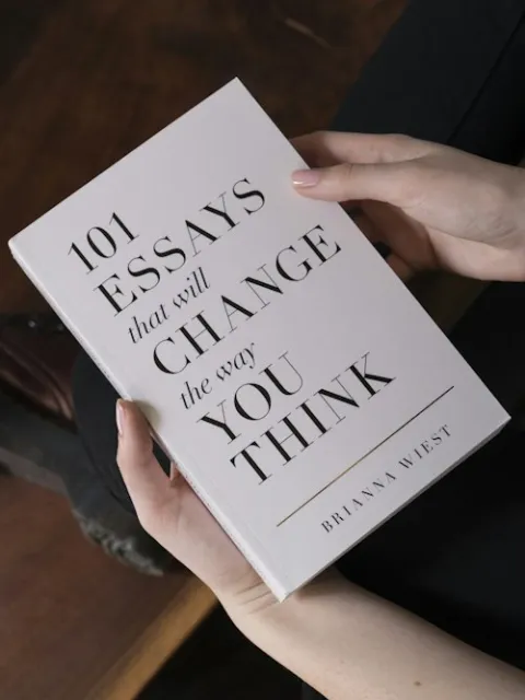101 Essays That Will Change The Way You Think cover